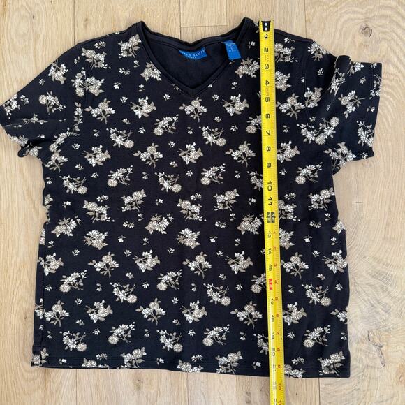 Karen Scott Sport Black Floral Cotton V Neck Top SZ S Whimsy Ditsy Grandma VTG - Picture 6 of 6